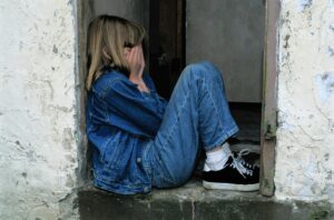 adolescente triste hablar padres terapia